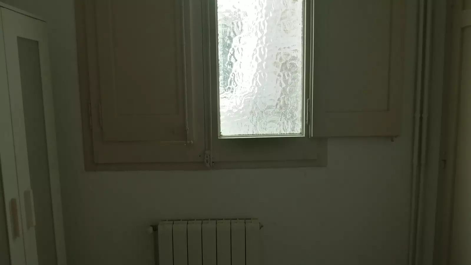 Habitación amueblada en piso compartido de 9 personas en Eixample · 4