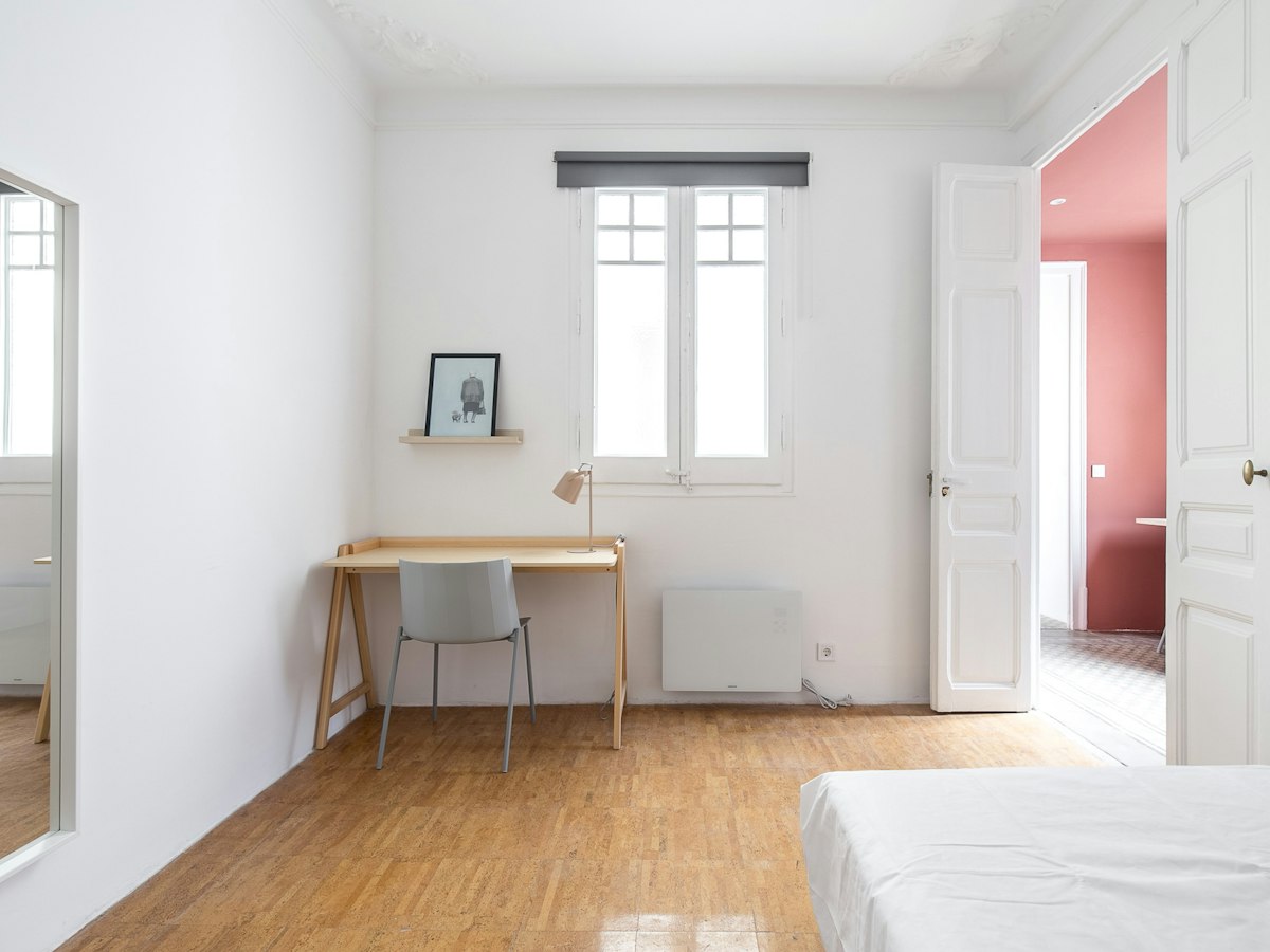 Furnished room in a 6-person shared flat in Gràcia · 2