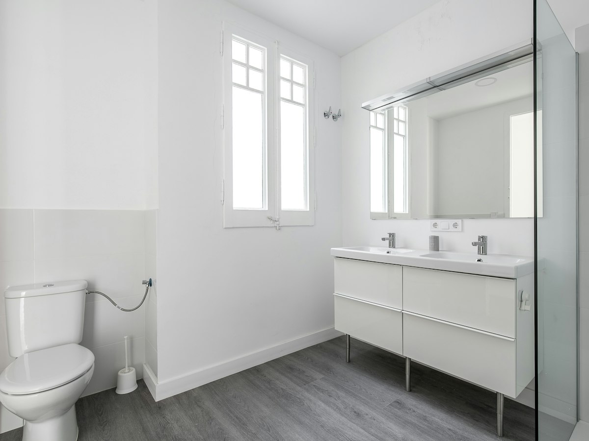 Furnished room in a 6-person shared flat in Gràcia · 3