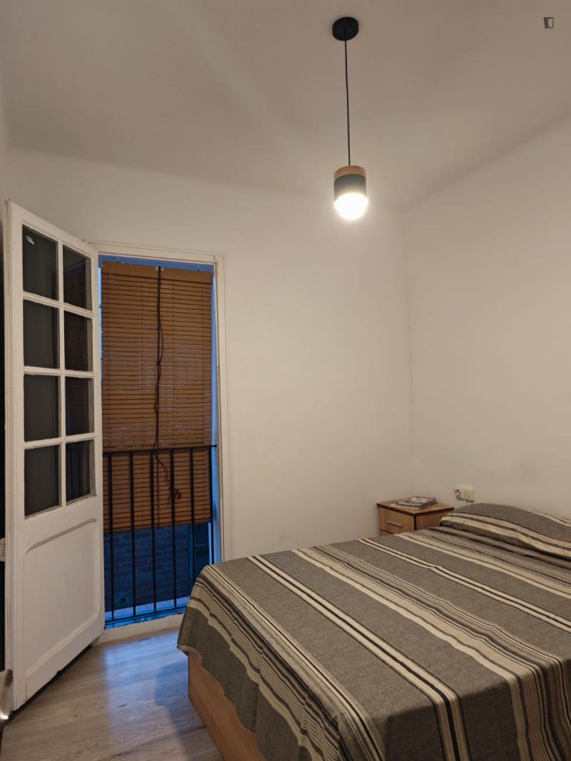 Furnished room in a 2-person shared flat in Sants-Montjuïc · 2