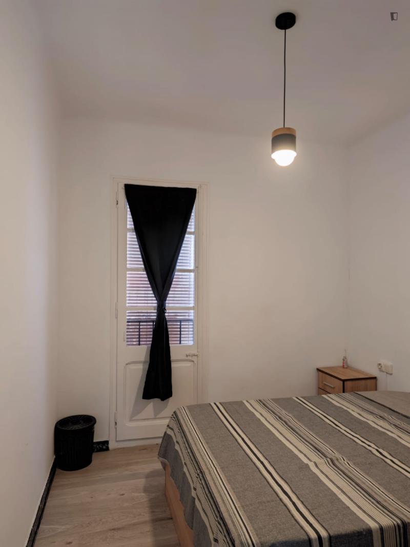 Furnished room in a 2-person shared flat in Sants-Montjuïc · 3