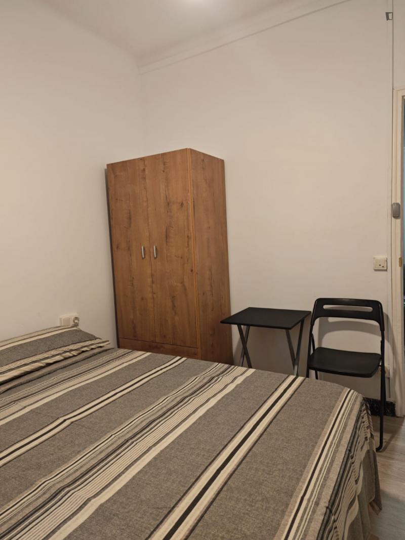 Furnished room in a 2-person shared flat in Sants-Montjuïc · 4