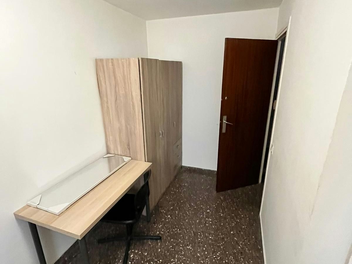 Habitación amueblada en piso compartido de 7 personas en Gràcia · 3