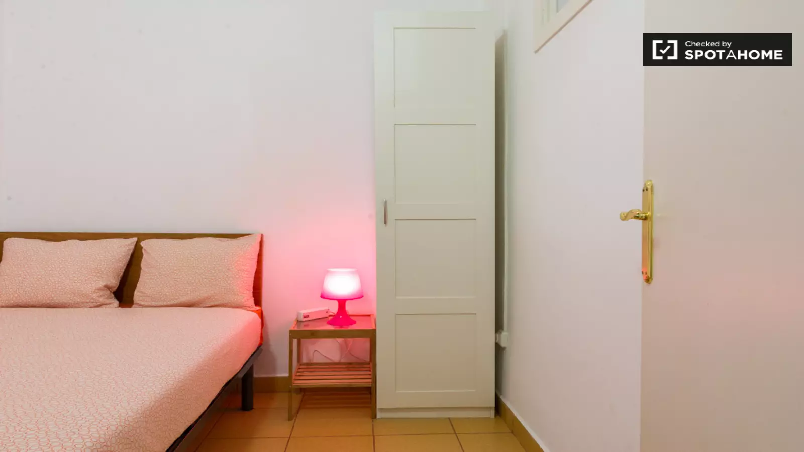 Furnished room in a 2-person shared flat in Ciutat Vella · 2