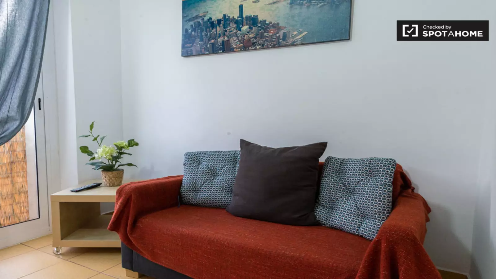 Furnished room in a 2-person shared flat in Ciutat Vella · 3