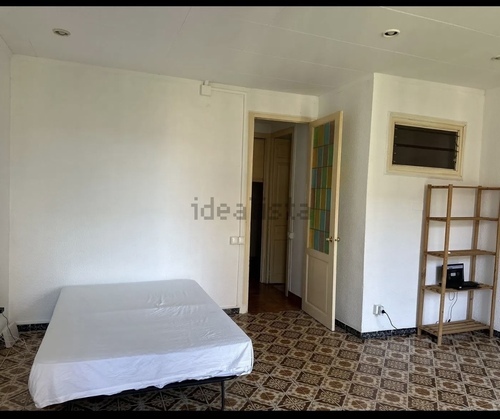 Room in a 3-person shared flat in Sants-Montjuïc · 4