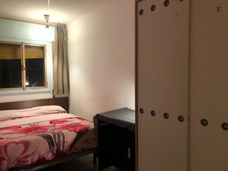 Furnished room in a 5-person shared flat in Sants-Montjuïc