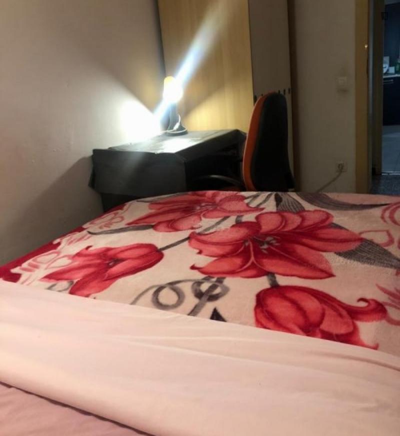 Furnished room in a 5-person shared flat in Sants-Montjuïc · 4