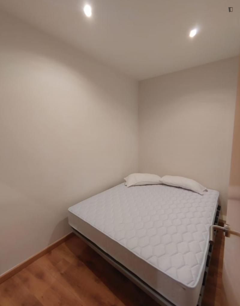 Furnished 1-bedroom flat in Ciutat Vella · 4