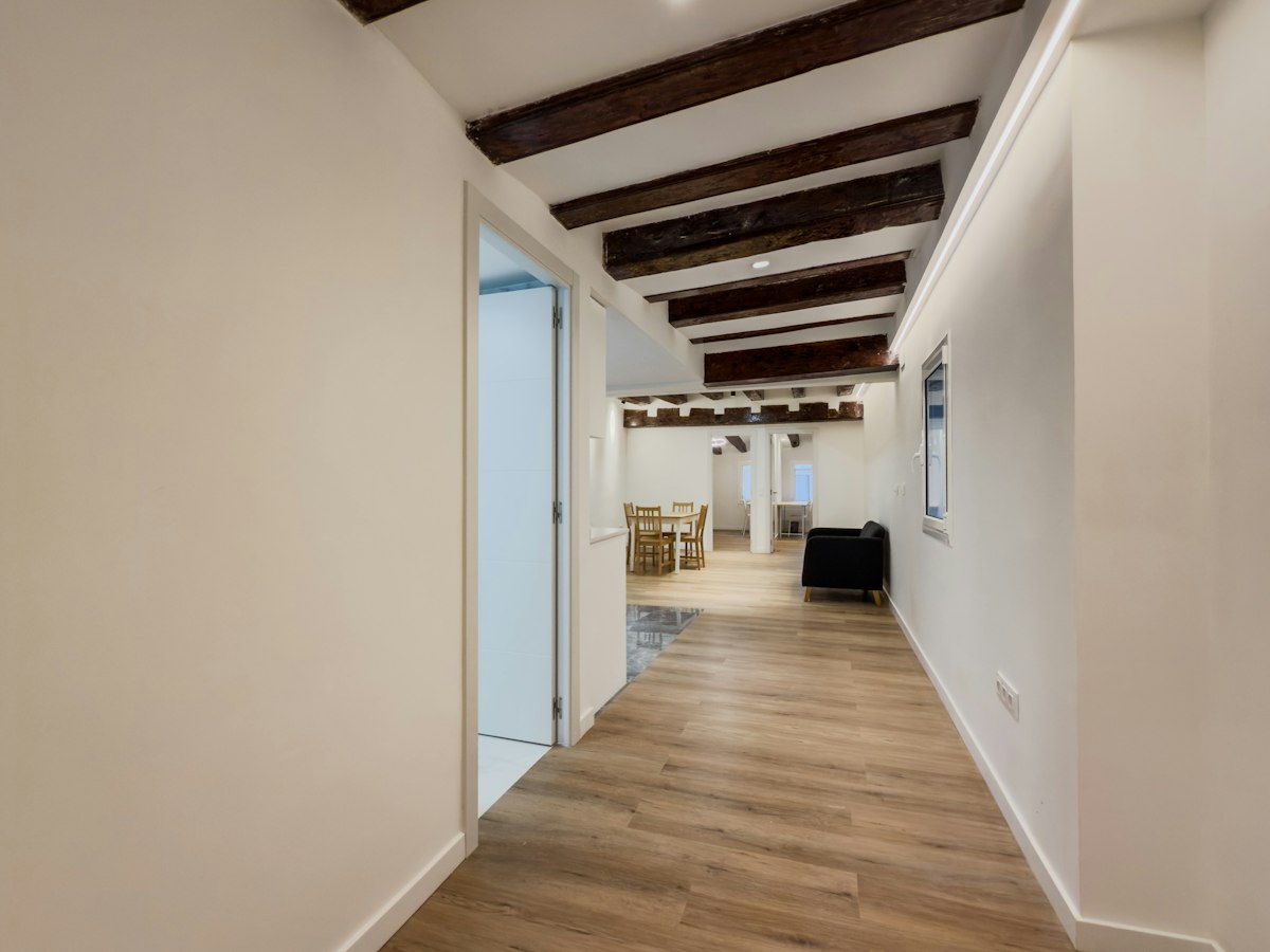 Furnished room in a 4-person shared flat in Eixample · 4