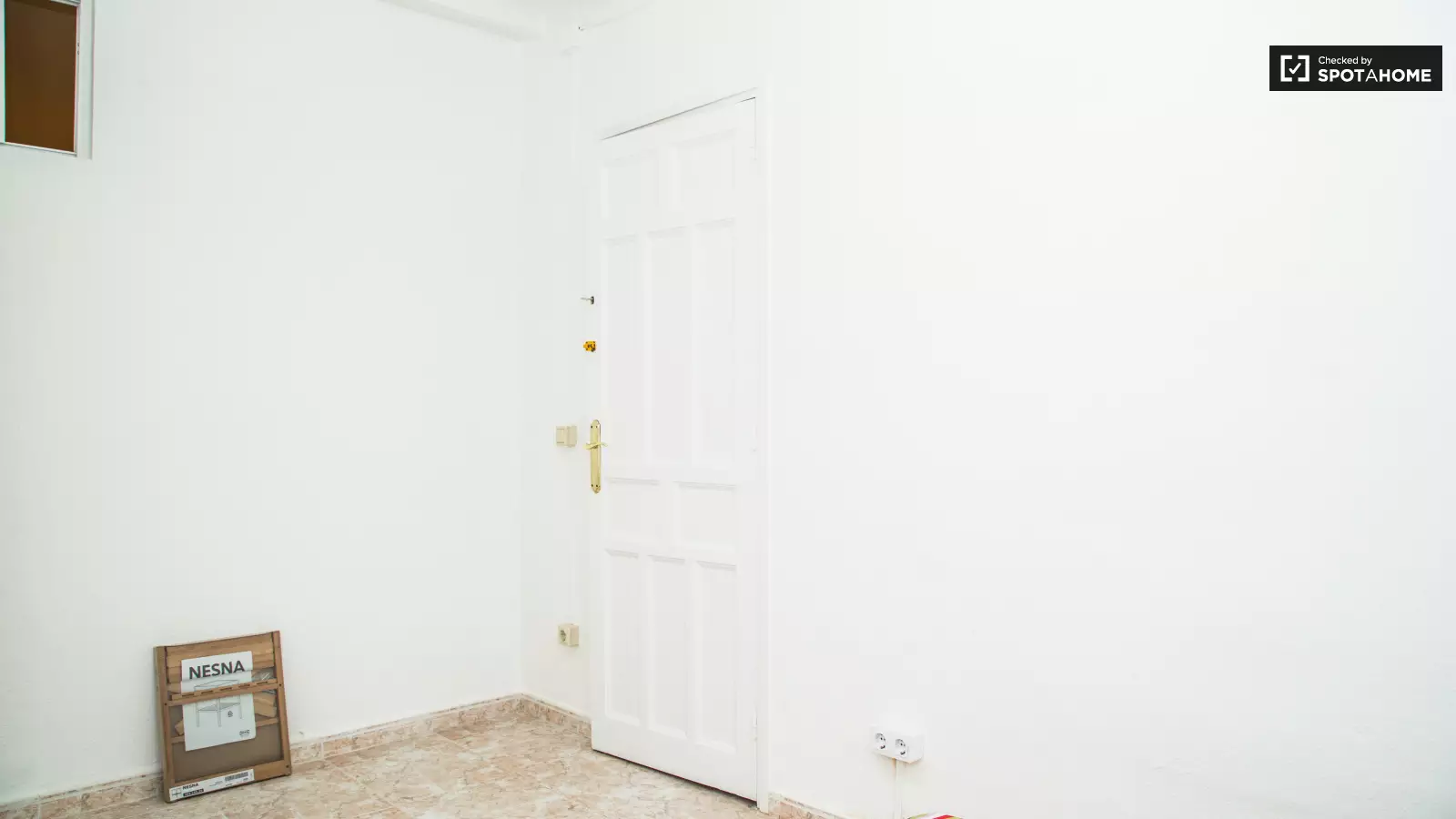 Habitación amueblada en piso compartido de 4 personas en Ciutat Vella · 3