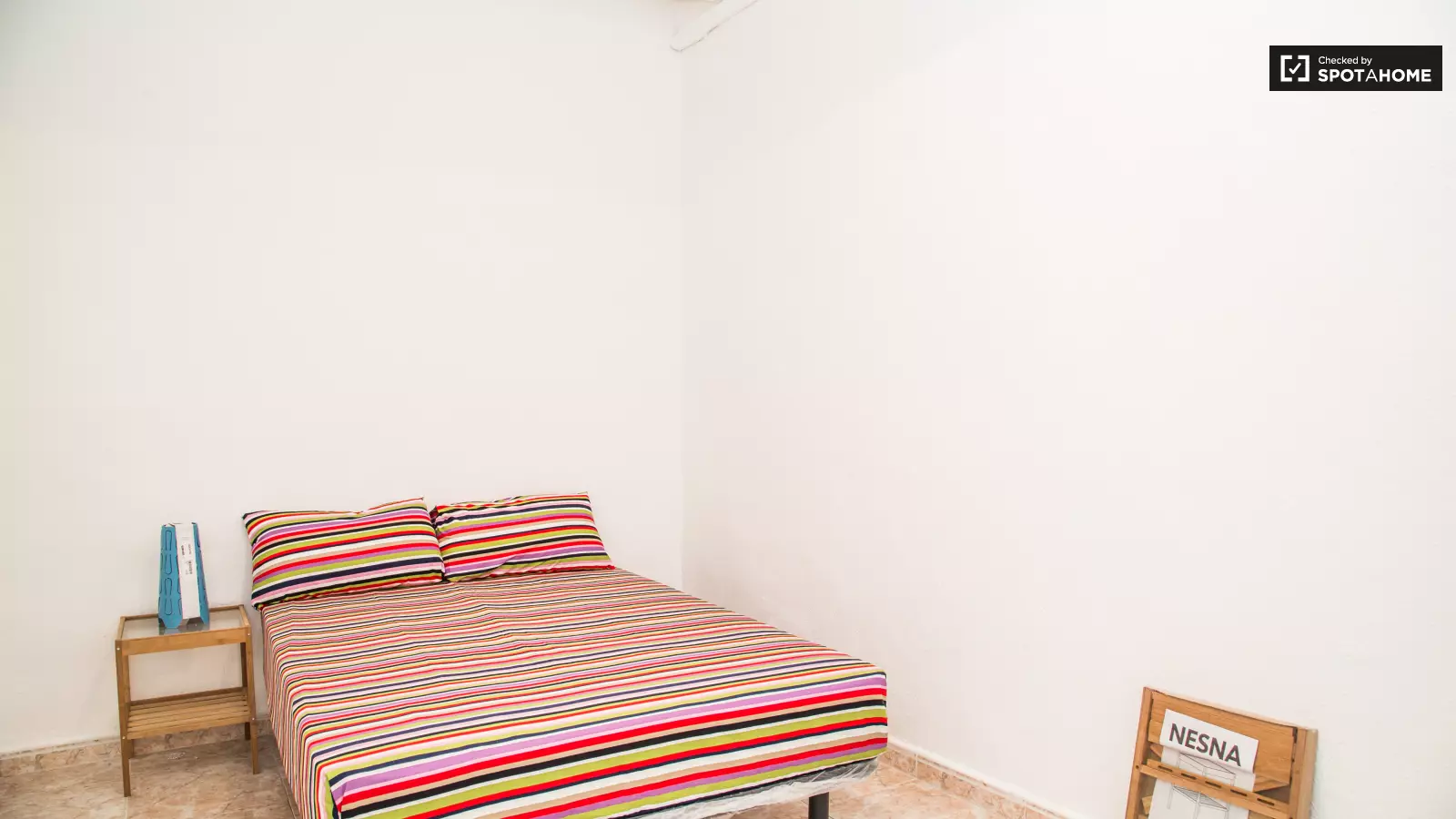 Habitación amueblada en piso compartido de 4 personas en Ciutat Vella · 4