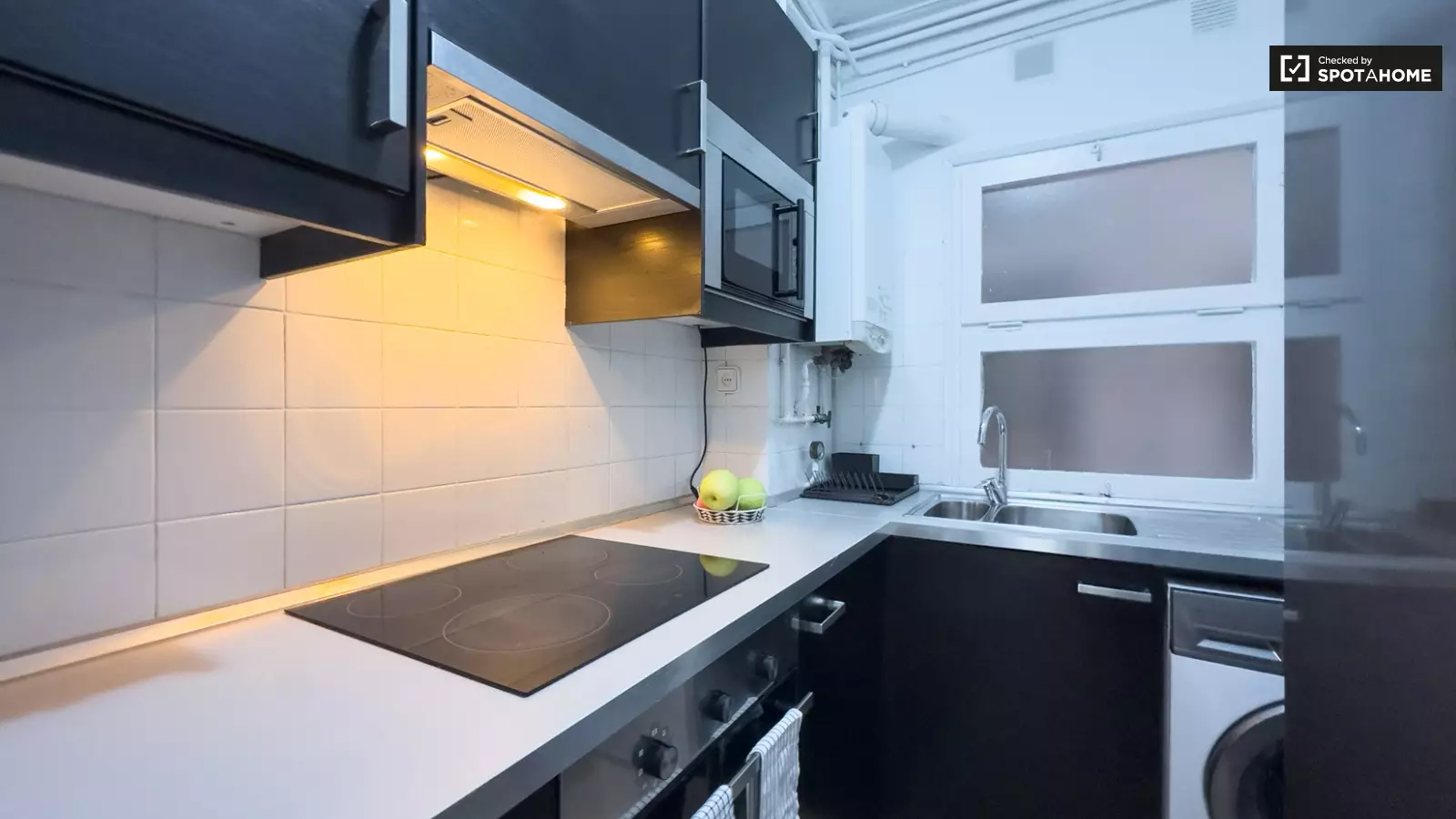Furnished room in a shared flat in Eixample · 3