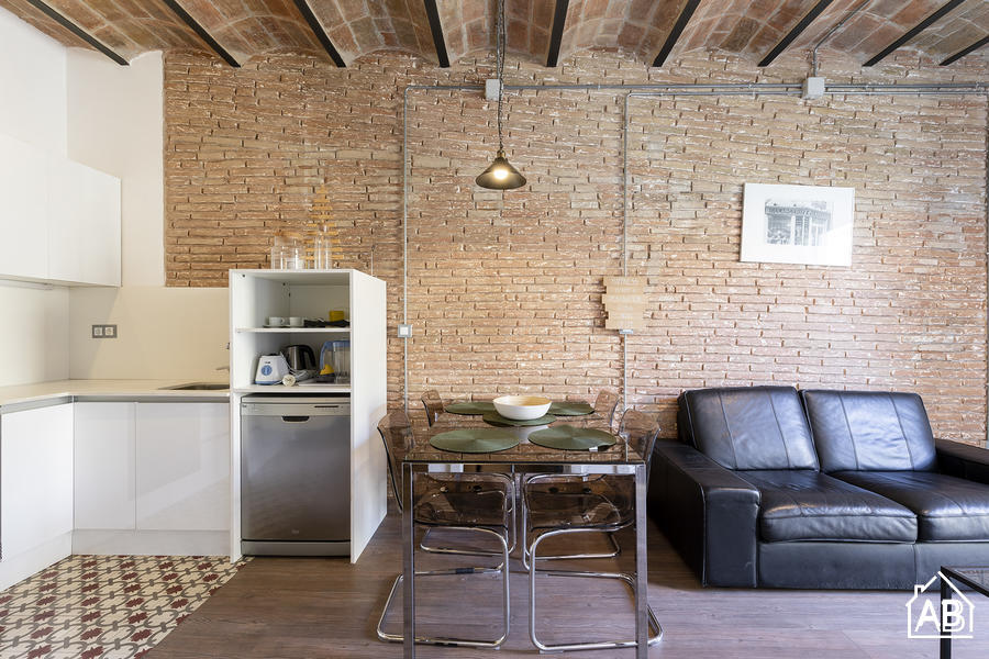 Furnished 4-bedroom flat in Ciutat Vella, 49 m² · 2