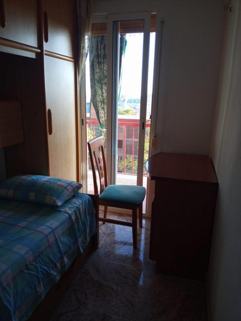 Furnished room in a 3-person shared flat in L'Hospitalet · 2