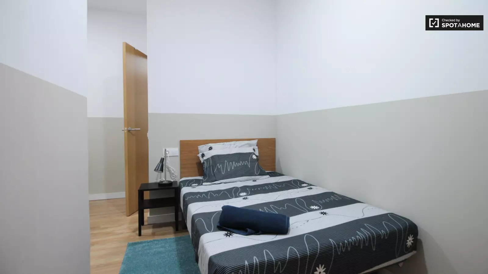 Furnished room in a 6-person shared flat in Ciutat Vella · 2