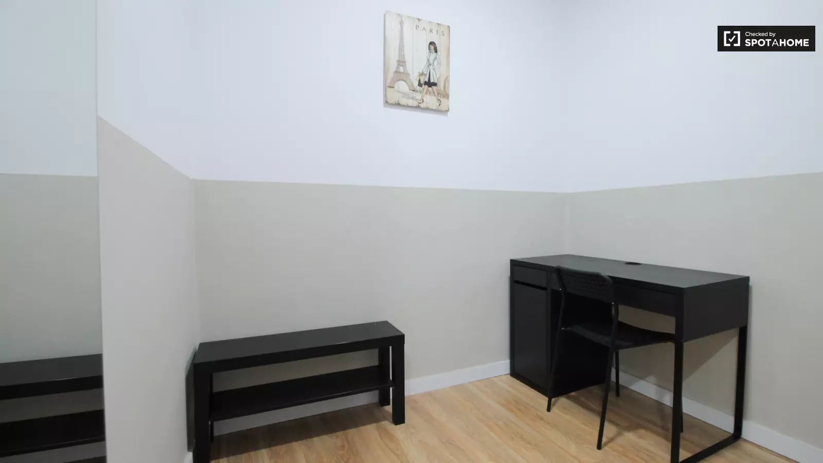 Furnished room in a 6-person shared flat in Ciutat Vella · 3