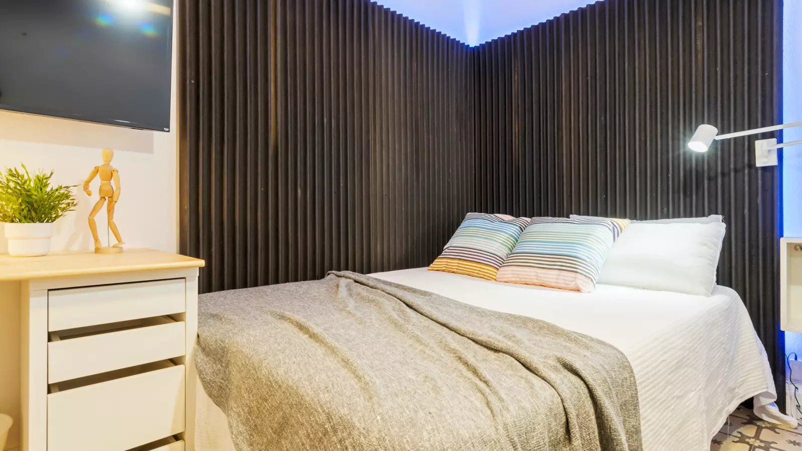 Furnished room in a shared flat in Eixample · 2