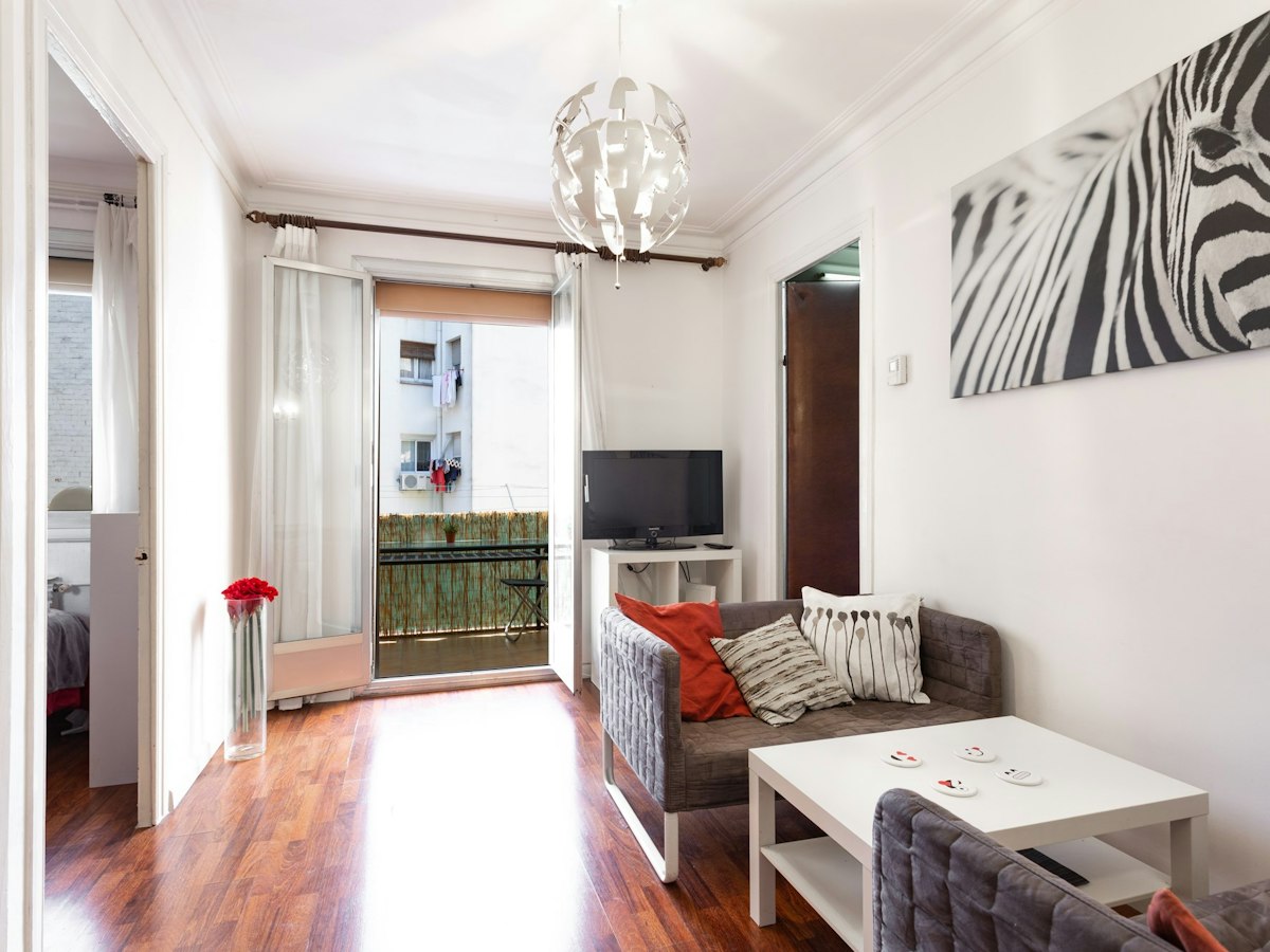Furnished room in a 4-person shared flat in Ciutat Vella · 4