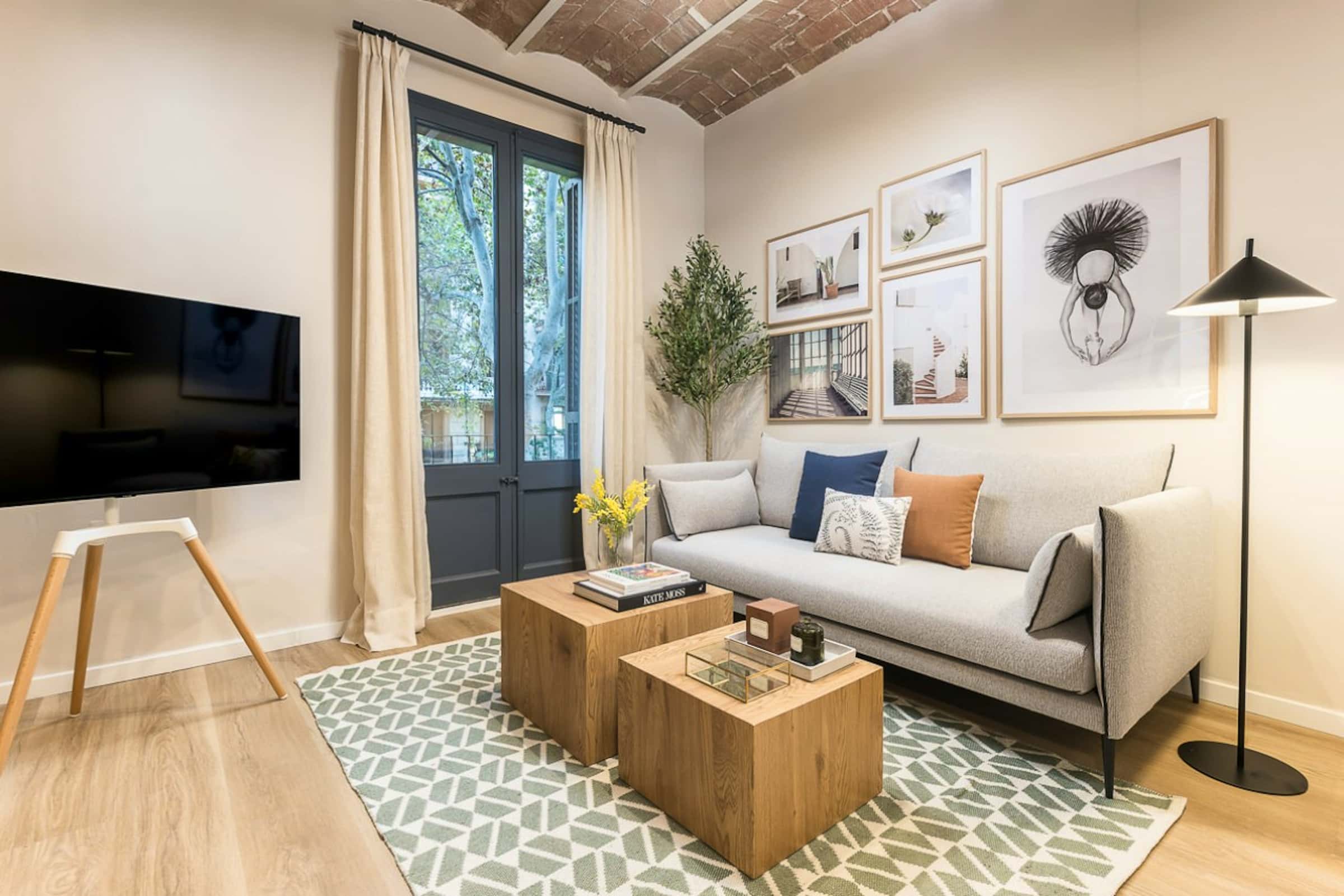 Furnished 2-bedroom flat in Eixample, 57 m² · 2