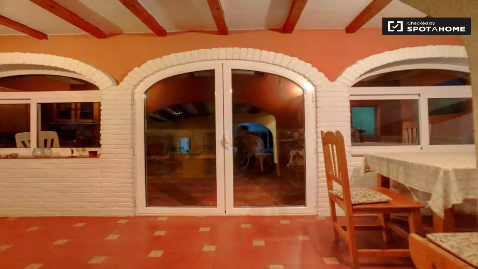 Piso de 2 dormitorios amueblado en Ciutat Vella, 70 m² · 4