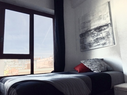 Room in a 4-person shared flat in Eixample · 4