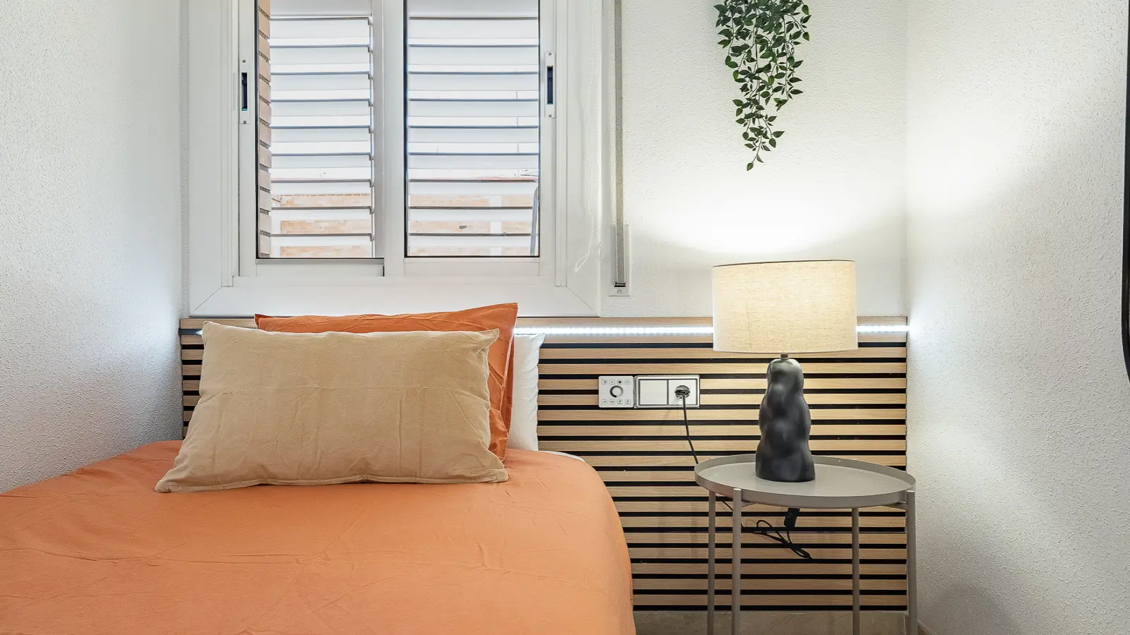 Furnished room in a shared flat in L'Hospitalet · 4