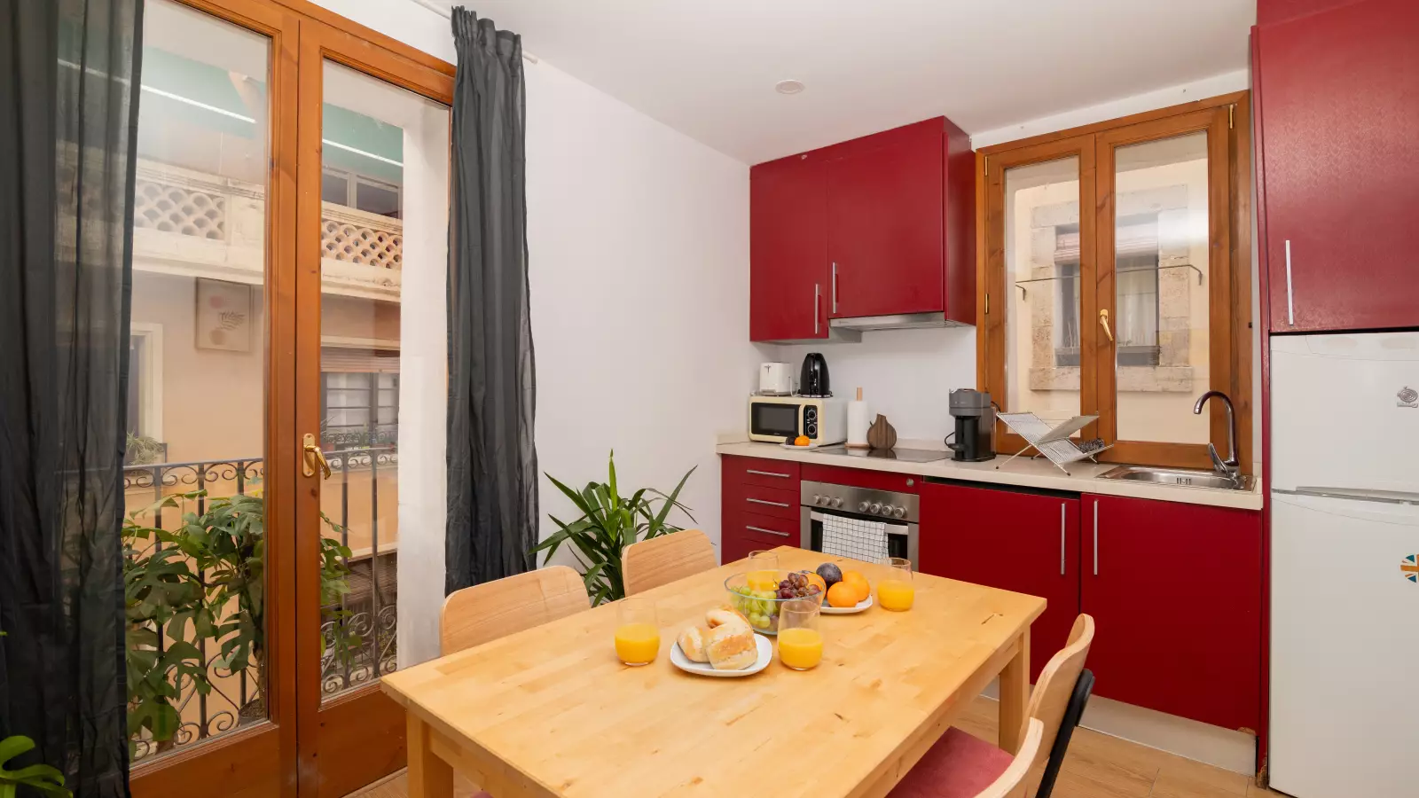 Piso de 1 dormitorio amueblado en Ciutat Vella, 45 m² · 2
