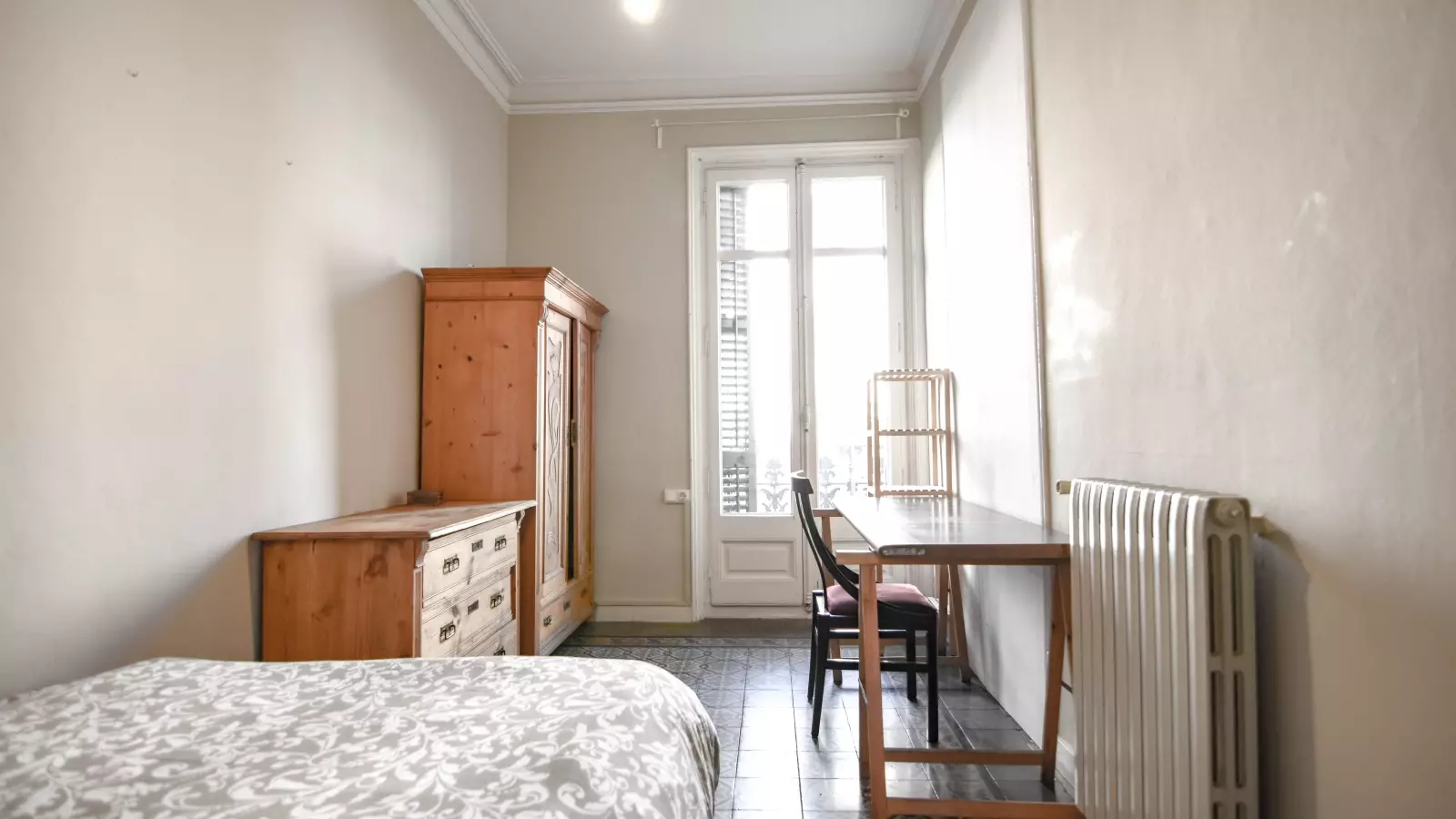 Habitación amueblada en piso compartido de 5 personas en Eixample · 3