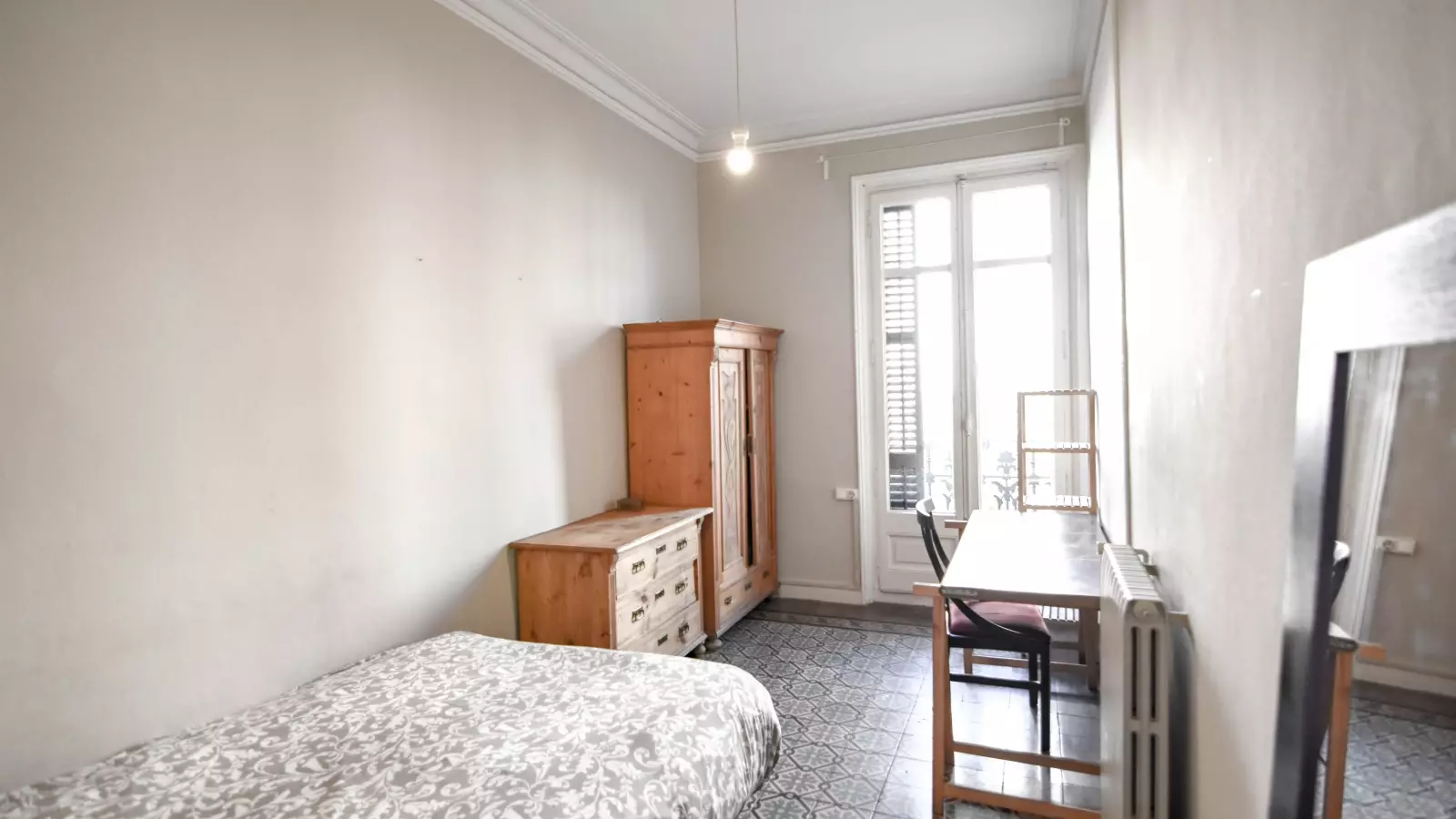 Habitación amueblada en piso compartido de 5 personas en Eixample · 4