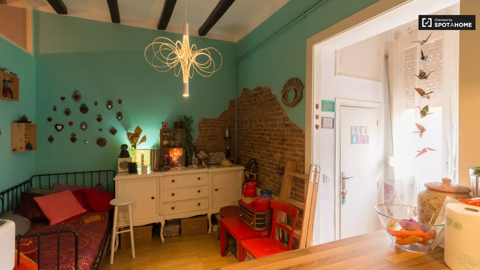 Furnished room in a shared flat in Gràcia · 4