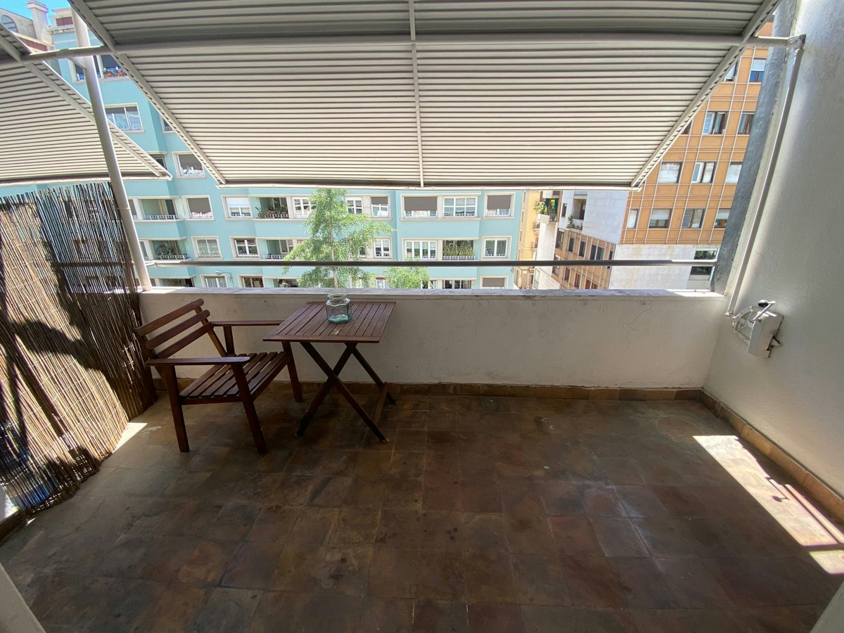 Furnished room in a 10-person shared flat in Gràcia · 3