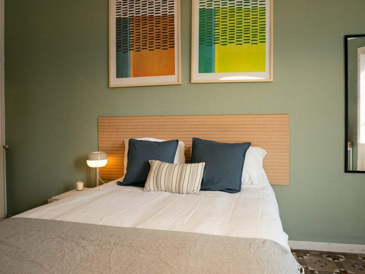 Furnished room in a 11-person shared flat in Eixample · 4