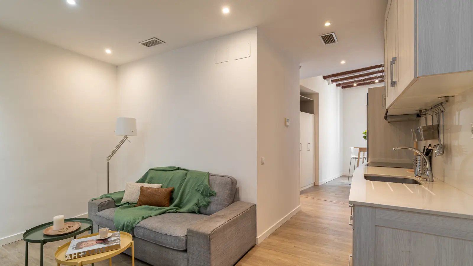 Piso de 1 dormitorio amueblado en Ciutat Vella, 50 m² · 2