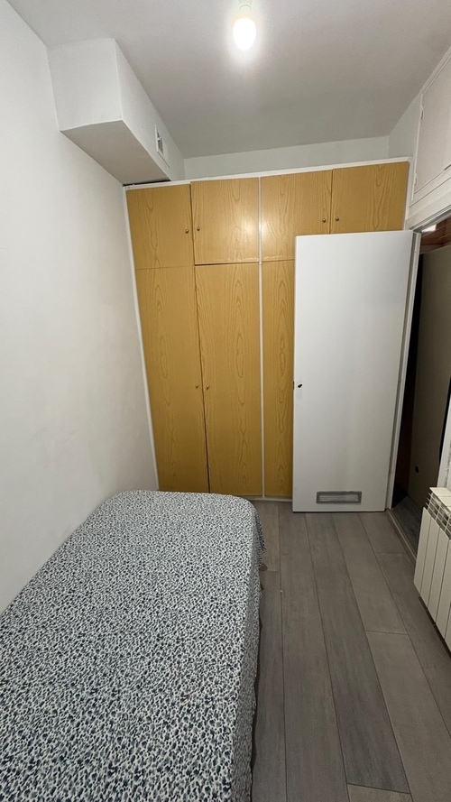 Room in a 5-person shared flat in Gràcia · 3
