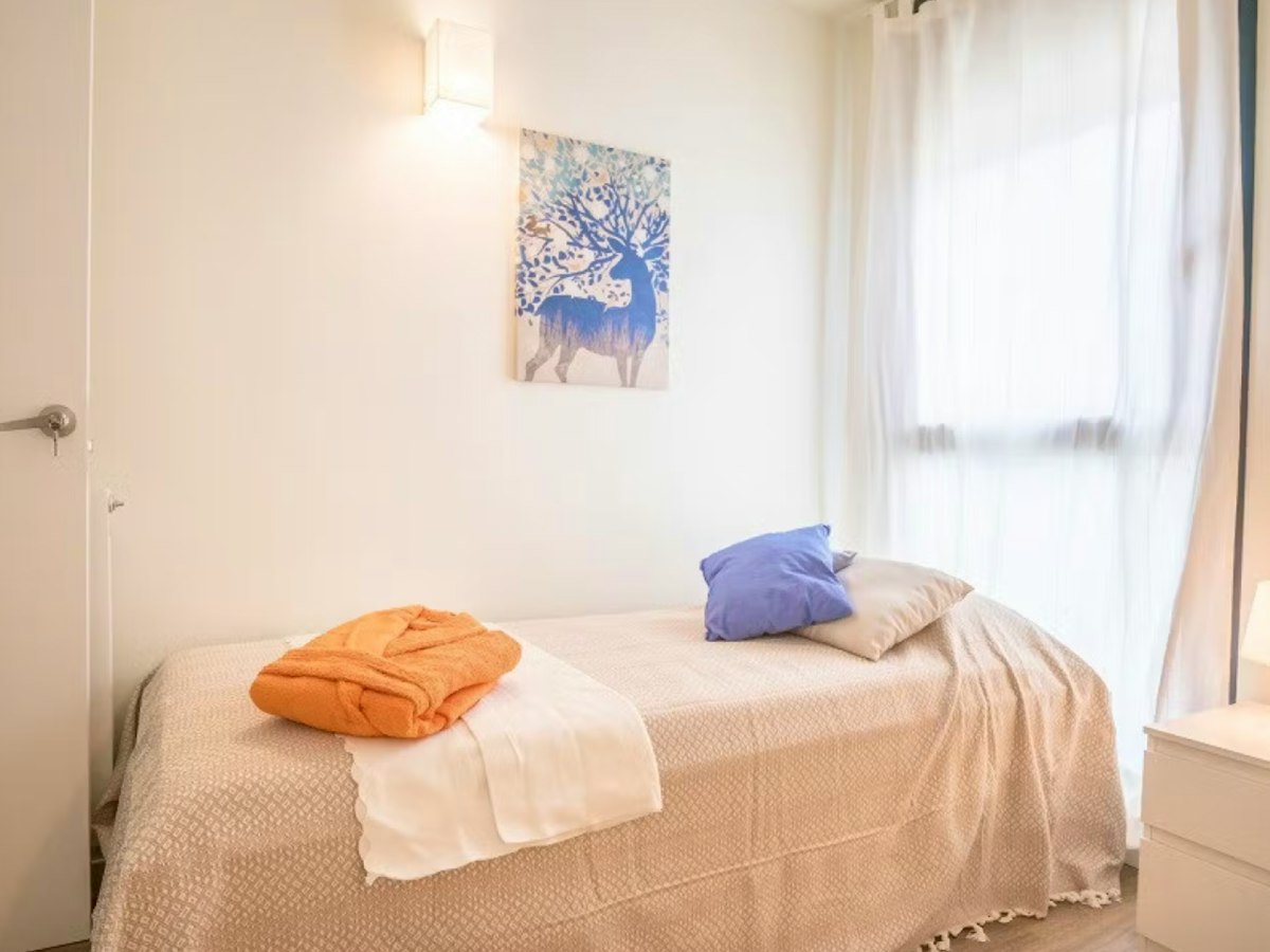 Furnished room in a 5-person shared flat in Sants-Montjuïc · 2