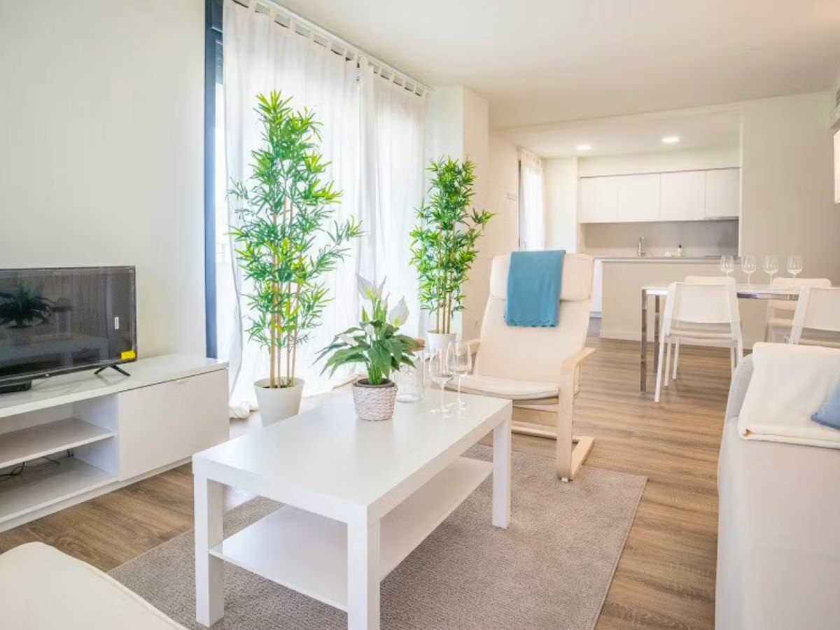 Furnished room in a 5-person shared flat in Sants-Montjuïc · 4