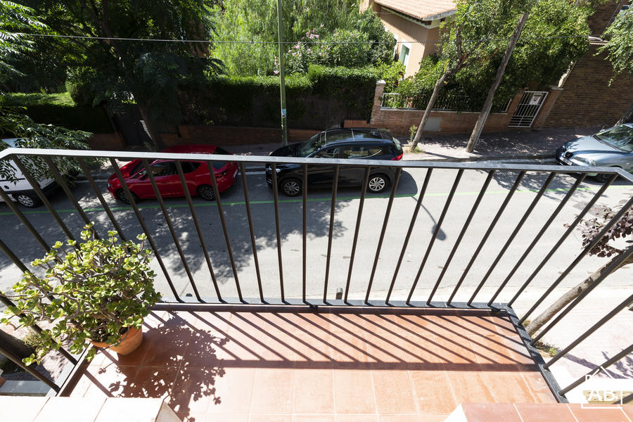 Furnished 3-bedroom flat in Esplugues, 68 m² · 2
