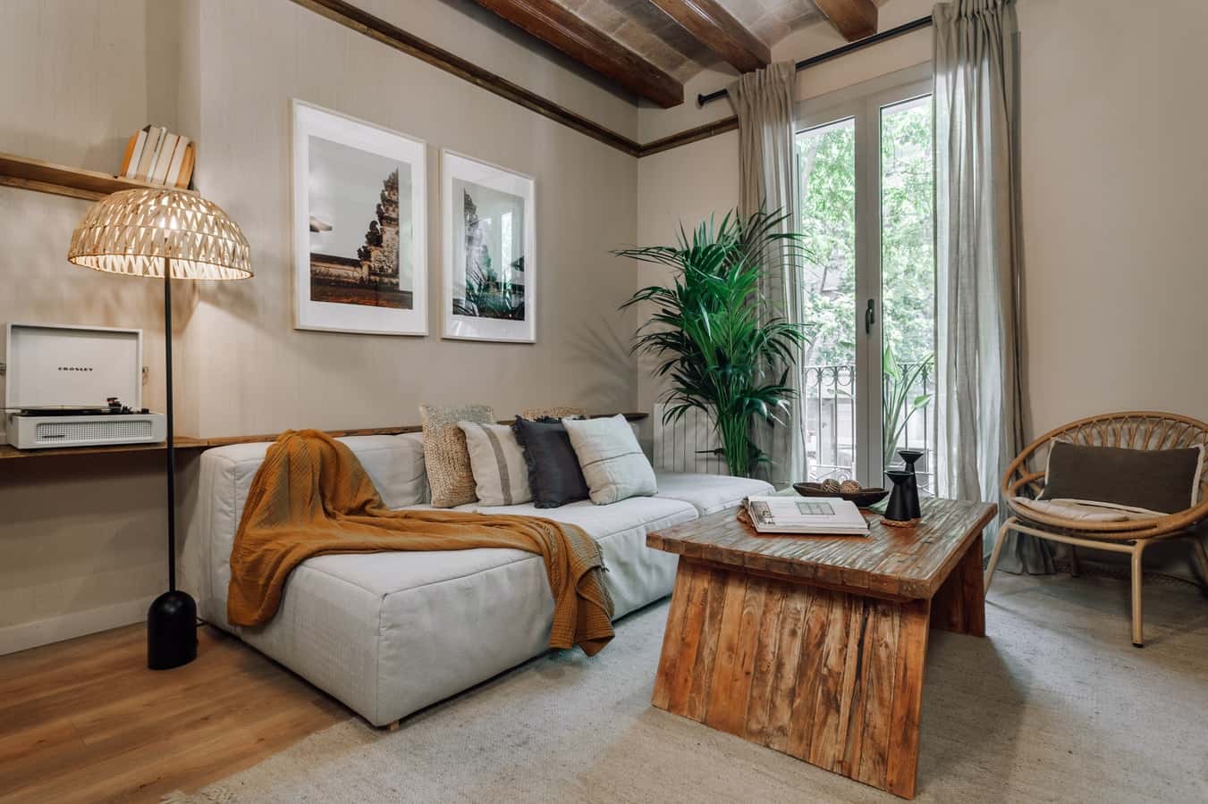 Furnished 2-bedroom flat in Eixample, 78 m² · 3