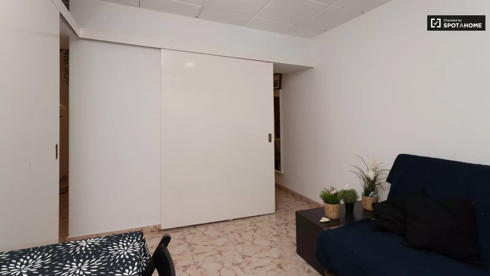 Habitación amueblada en piso compartido en Ciutat Vella · 4