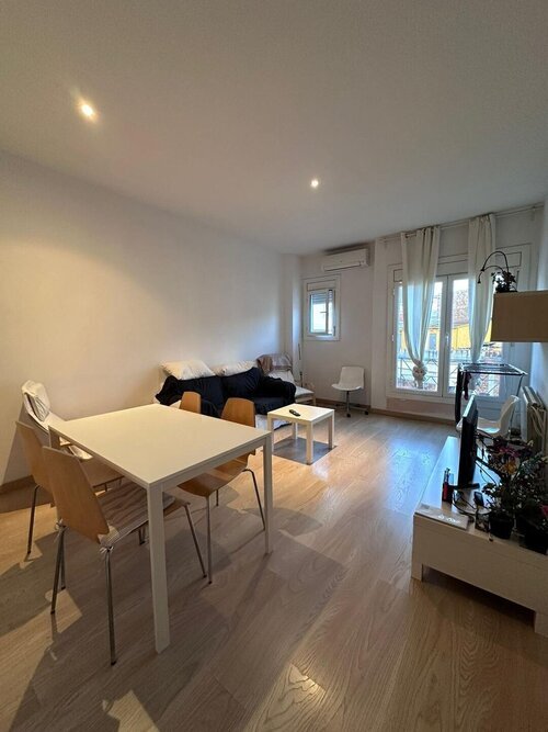 Room in a 3-person shared flat in Sants-Montjuïc · 4