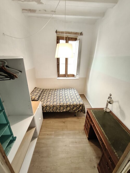 Room in a 3-person shared flat in Ciutat Vella · 4