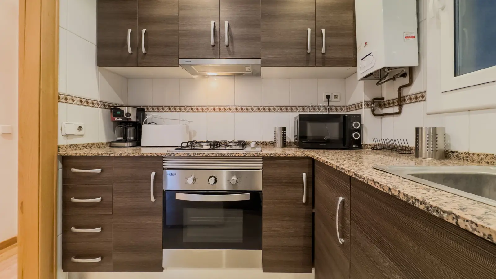 Furnished room in a shared flat in L'Hospitalet · 4