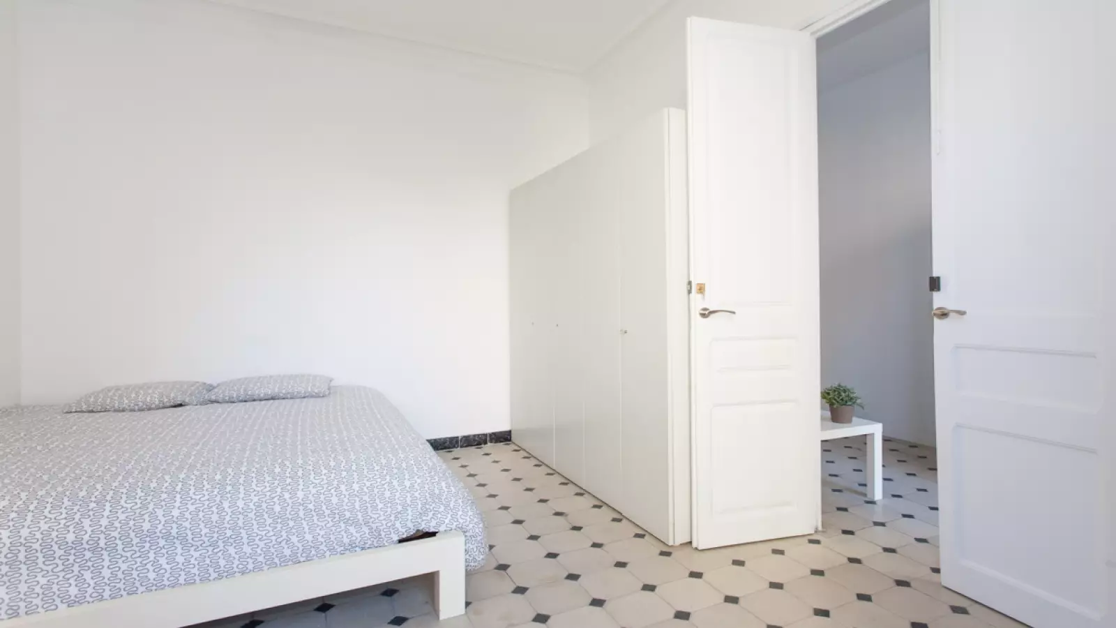 Furnished room in a shared flat in Sants-Montjuïc · 2