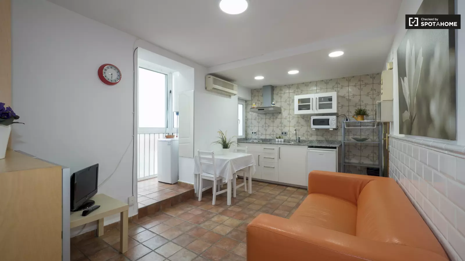 Piso de 3 dormitorios amueblado en Ciutat Vella, 50 m² · 2