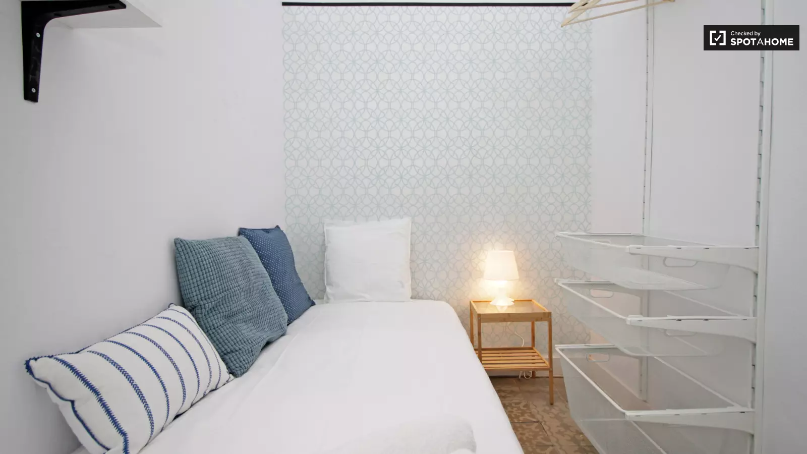 Habitación amueblada en piso compartido en Gràcia · 3