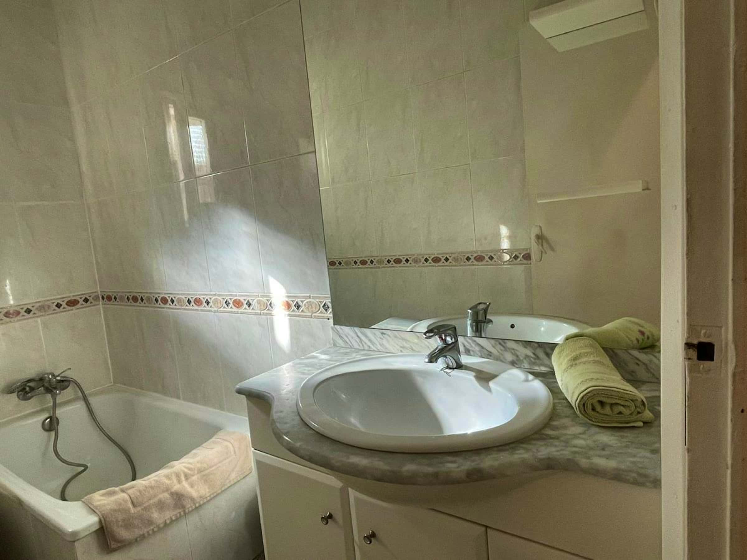 Furnished 3-bedroom flat in Les Corts, 50 m² · 3