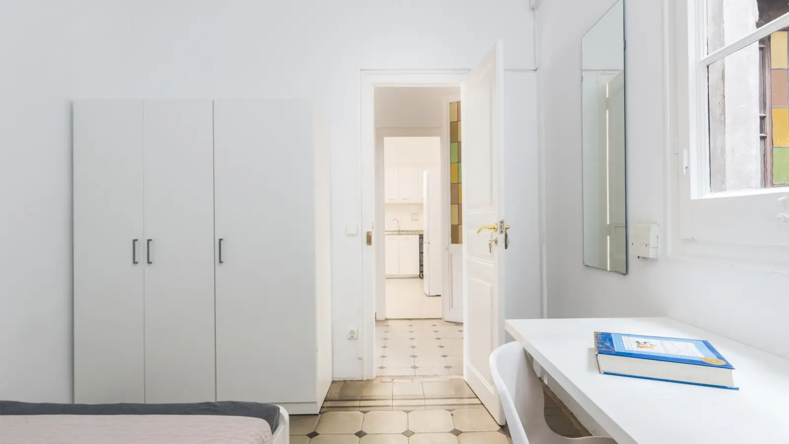Furnished room in a shared flat in Eixample · 3
