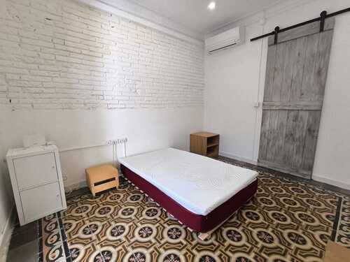 Habitación en piso compartido de 2 personas en Gràcia · 2