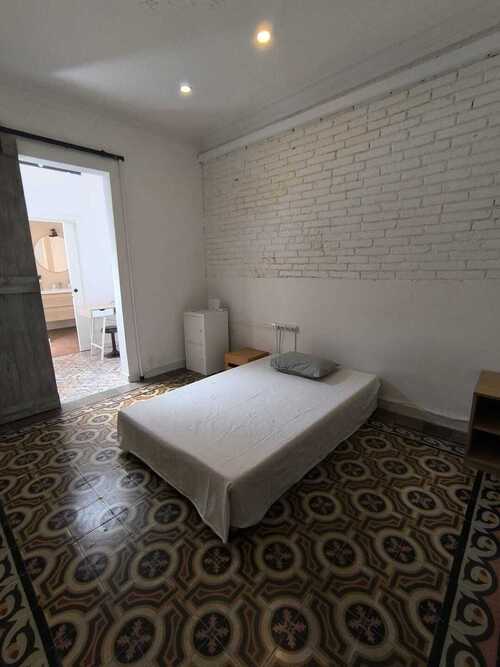 Habitación en piso compartido de 2 personas en Gràcia · 3